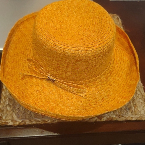 Straw like hat Q3 - Picture 2 of 4